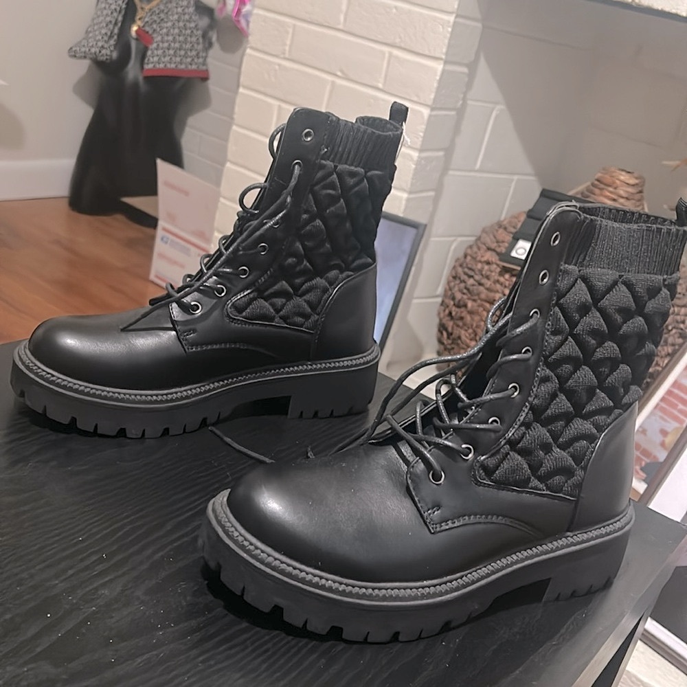 🆕White Mountain Leather Quilted Lace-Up Boots - Picture 2 of 5